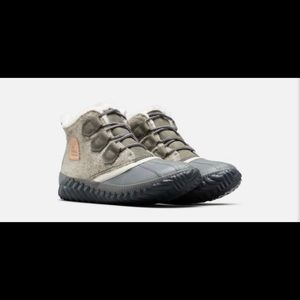 SOLD Sorel Out and About size 8